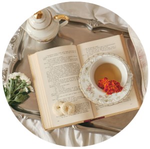 Teezeit mit Buch